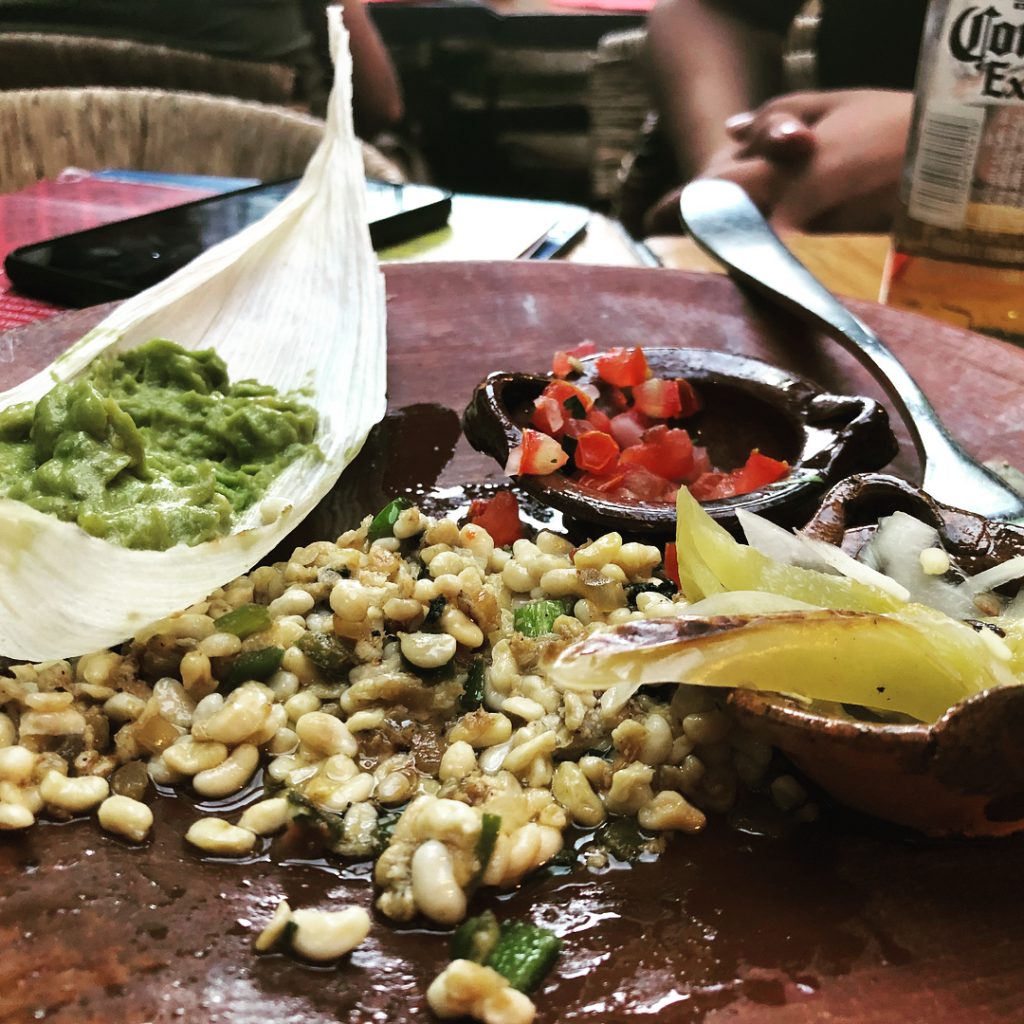 Escamoles en Corazón de Maguey